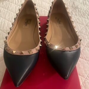 Valentino rock stud flats. Some wear and tear on point. See pics.